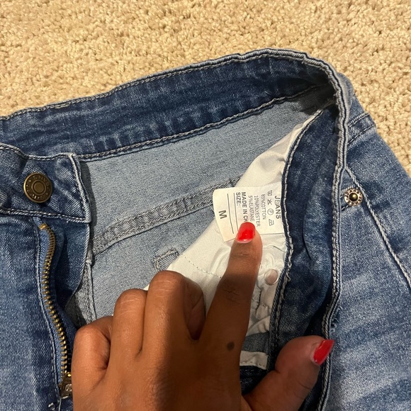 Super cute distressed jean shorts. Stretchy. Size Medium, fits like Small - Picture 3 of 5